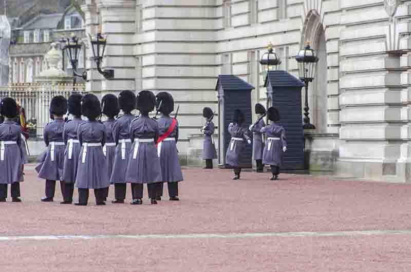 39 - Inglaterra - Londres - palacio de Buckingham - cambio de guardia